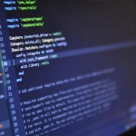 Носорог в саванне с цифровыми элементами, символизирующими алгоритмы